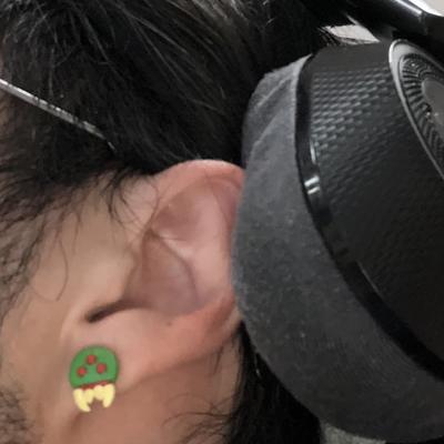 Mon oreil et une boucle d'oreil.